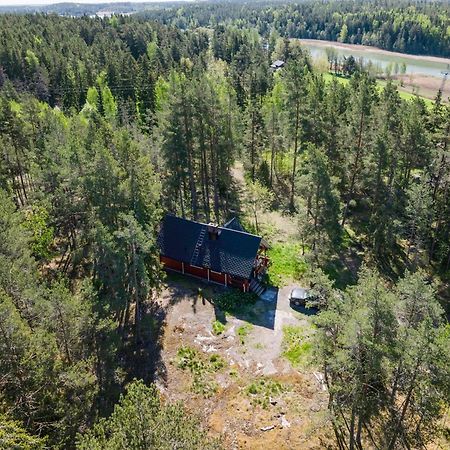 Lomahyppaeys Villa Naantali Bagian luar foto